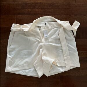 Loft NWT dress pant material short comes with belt size 4